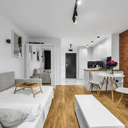 Muranow - 10th Floor, Trams Nearby - By Rentujemy Апартаменты Варшава