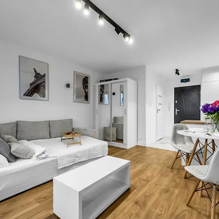 Muranow - 10th Floor, Trams Nearby - By Rentujemy *