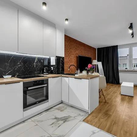 Muranow - 10th Floor, Trams Nearby - By Rentujemy Апартаменты
