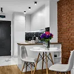 Muranow - 10th Floor, Trams Nearby - By Rentujemy