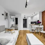 Muranow - 10th Floor, Trams Nearby - By Rentujemy Apartment Warschau