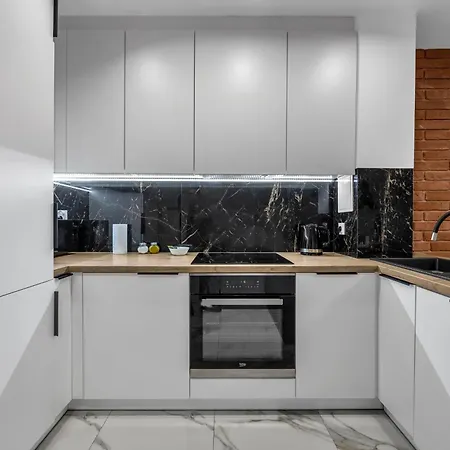Muranow - 10th Floor, Trams Nearby - By Rentujemy Apartment