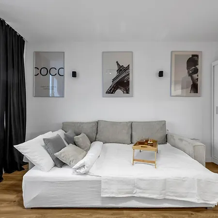 Apartment Muranow - 10th Floor, Trams Nearby - By Rentujemy *