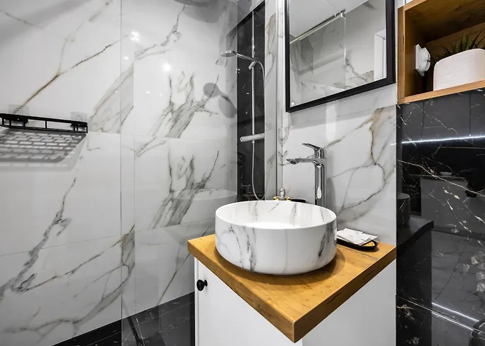 Muranow - 10th Floor, Trams Nearby - By Rentujemy * Varšava