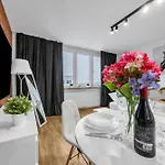 Appartement Muranow - 10th Floor, Trams Nearby - By Rentujemy Varsovie